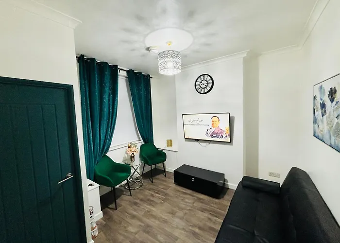 Entire Luxury House Near City Centre - Free Parking