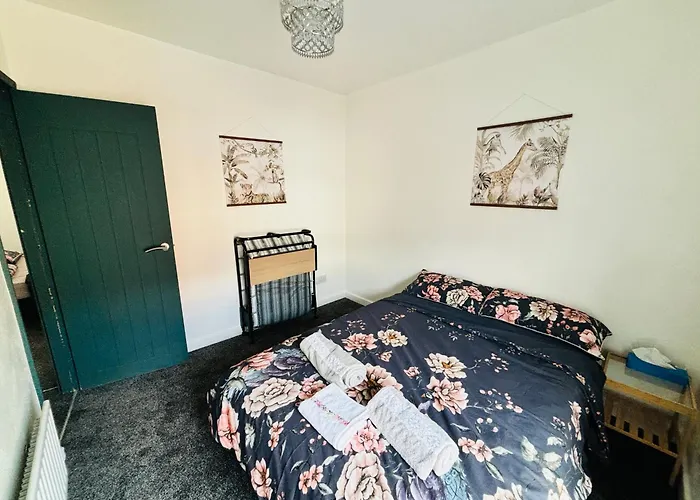 Entire Luxury House Near City Centre - Free Parking