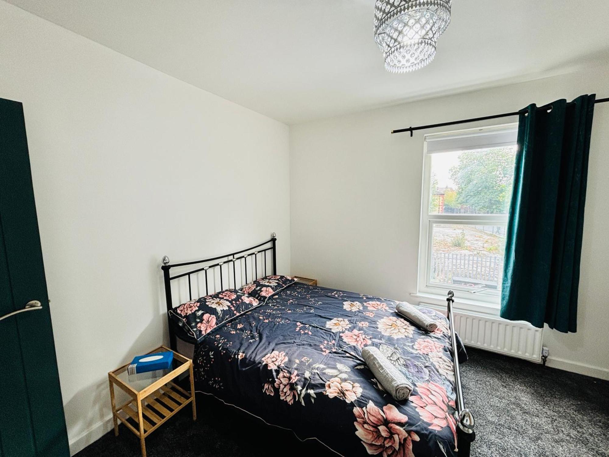 Entire Luxury House Near Centre - Free Parking Holiday home *