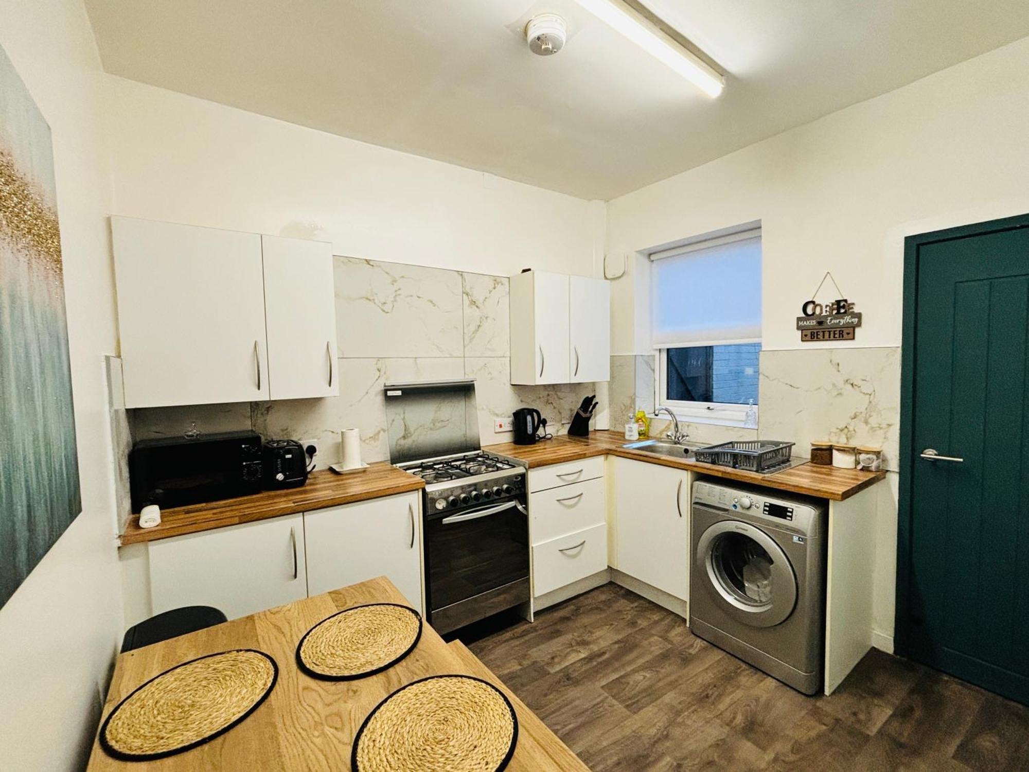 Entire Luxury House Near Centre - Free Parking *